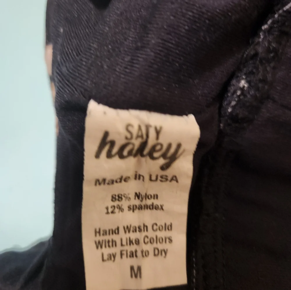 Leopard Print Women's Sports Bra - Picture 3 of 3